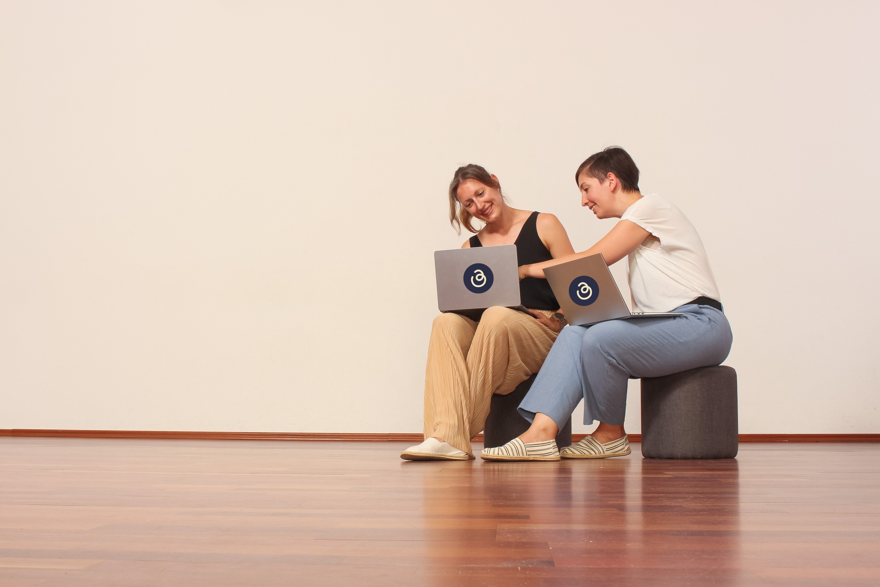 Eva Sturm und Maja Tuder bei der Arbeit